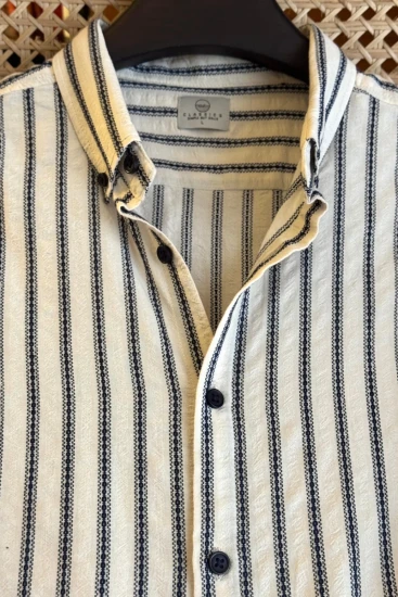 Atrium off-white Textured Stripe