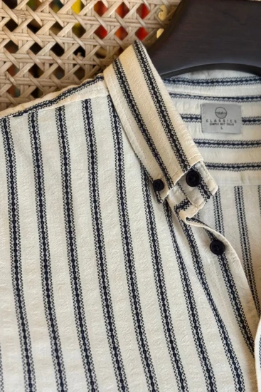 Atrium off-white Textured Stripe